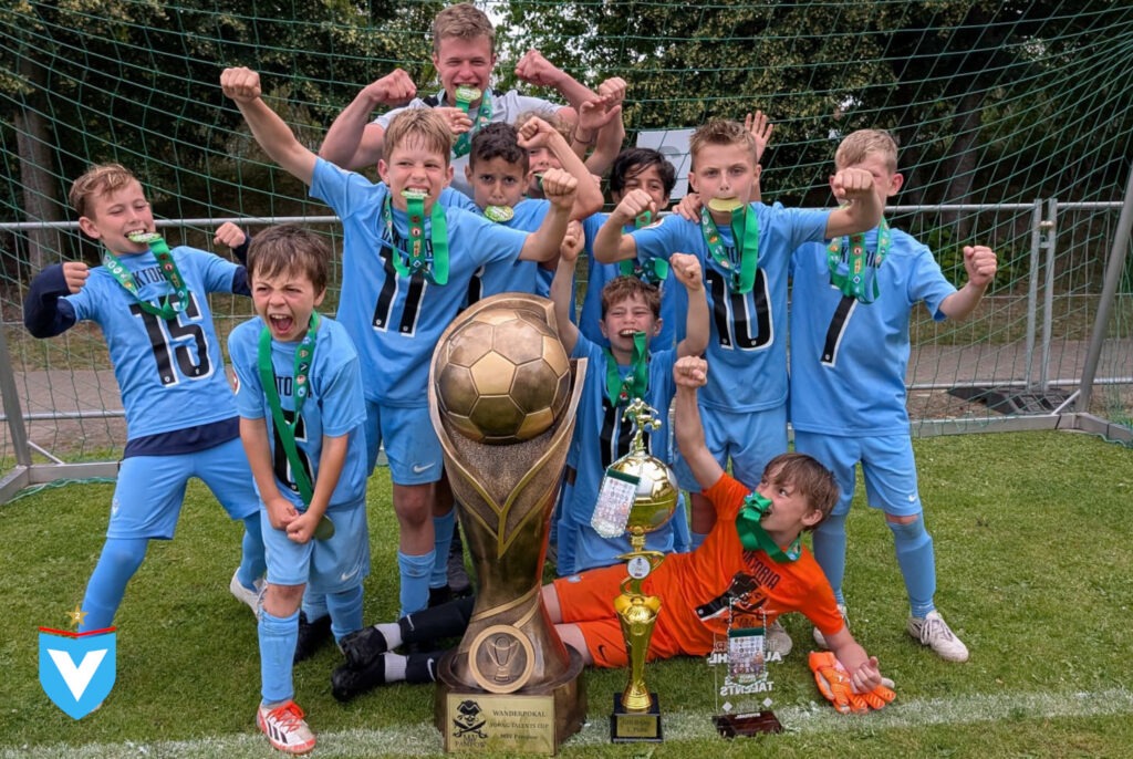 U10 triumphiert beim Turnier in Pampow – nur ein Gegentor und ein riesiger Pokal!